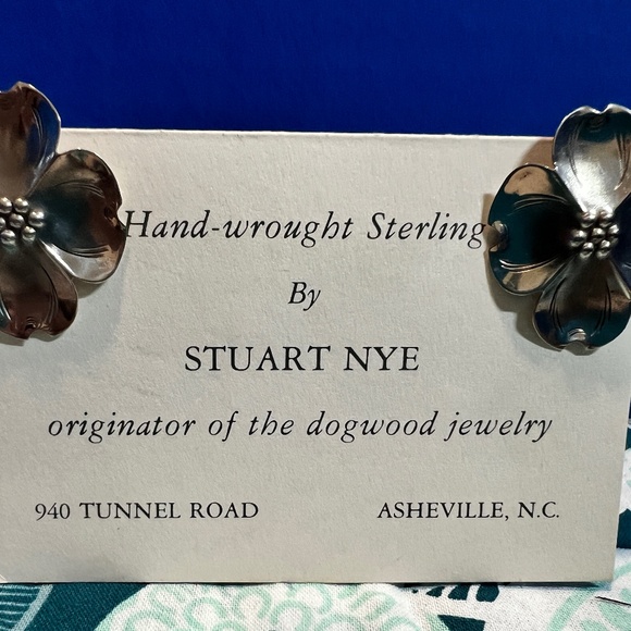 Stuart Nye Sterling Silver Dogwood French Wire Earrings - Picture 2 of 9